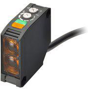 Fotoaftaster, firkantet legeme, rød LED, gennemgående bjælke, 40m,AC/DC, relæ, L-ON/D-ON vælges, 2m kabel E3JK-TR11 2M OMI 668838